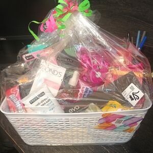 Valentine's Day Women's Luxury Bath Gift Basket with Purple Accents Women's